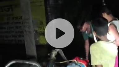 छौड़ाही: ऐजनी पंचायत के वार्ड 1 में भारी बारिश से जल जमाव, लोगों ने पंप सेट से निकाला पानी