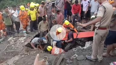 घाट: नंदानगर में कुंतरी लगा फाली में भवन के अंदर दबे कुंवर सिंह को 16 घंटे बाद एसडीआरएफ व एनडीआरएफ की टीम ने जिंदा निकाला