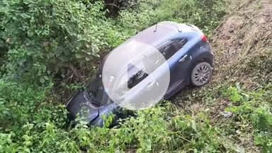 झौथरी: चौरासी थाना क्षेत्र के गोरादा घाटी के नीचे एक कार अनियंत्रित होकर खाई में गिरी, मारपीट मामले में पिता-पुत्र गिरफ्तार