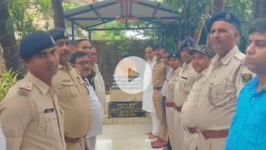 नगर नौसा: नगरनौसा थाना कैंपस में स्वर्गीय थानाध्यक्ष अवधेश कुमार की पुण्यतिथि पर पुलिसकर्मियों ने प्रतिमा पर दी श्रद्धांजलि