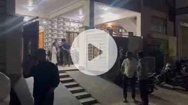 మహబూబ్ నగర్ అర్బన్: అమెరికా  కాలిఫోనియర్ లో పోలీస్ కాల్పుల్లో  మహబూబ్ నగర్ పట్టణ బి కే రెడ్డి  కాలనీకి చెందిన నిజాముద్దీన్ వ్యక్తి మృతి