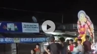 परिहार: परिहार में विश्वकर्मा पूजा का समापन, बड़ी संख्या में श्रद्धालु विसर्जन में शामिल हुए