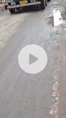 "गया जी में प्रशासन की दोहरी व्यवस्था: आम आदमी पर चालान की मार, नगर निगम व पुलिस की गाड़ियां बिना नंबर प्लेट |