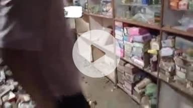 लाडपुरा: आरके पुरम थाना क्षेत्र के आवली में किराने की दुकान में घुसा 5 फीट लंबा कोबरा सांप, स्नेक कैचर गोविंद ने किया रेस्क्यू