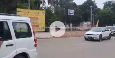 पटना ग्रामीण: मुख्यमंत्री नीतीश कुमार होटल मौर्या में केंद्रीय गृह मंत्री अमित शाह से मिले, गाड़ी से हाथ हिलाकर किया अभिवादन