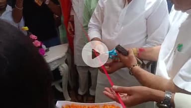 रामपुर: कलेक्ट्रेट परिसर में केंद्र और प्रदेश सरकार की महत्वाकांक्षी योजनाओं की प्रदर्शनी लगी, नगर विधायक ने किया फीता काटना