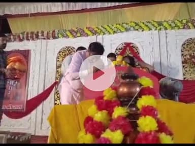 उतरौला: उतरौला में नौ दिनों तक चल रहे संगीतमय श्री राम कथा में पहुंचे RSV फाउंडेशन के चेयरमैन व समाजसेवी राधेश्याम वर्मा