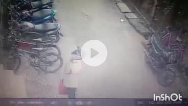 मुंगेर: बड़ी बाजार में दिनदहाड़े साइकिल चोरी, सीसीटीवी फुटेज आया सामने, पुलिस जांच में जुटी