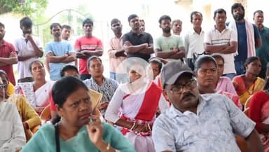 नामकुम: रांची के नामकुम स्थित आवास पर विधायक राजेश कच्छप ने लगाया जनता दरबार, सुनी लोगों की समस्या