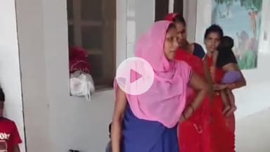 सतना जिला अस्पताल: महिला सफाईकर्मी ने बच्चे की गंदगी माँ से साफ कराई, वीडियो वायरल