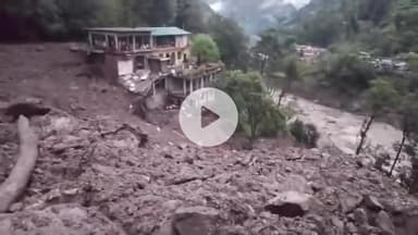 कुदरत का ऐसा कहर! 😞💔 चमोली के नंदा नगर (घाट) में बादल फटने से सब कुछ तबाह हो गया है।

 इस भयानक मंजर को देखकर आप भी है