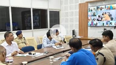 गया टाउन सीडी ब्लॉक: विधानसभा चुनाव व दुर्गा पूजा शांतिपूर्ण कराने के लिए गया समाहरणालय में DM और SSP ने की समीक्षा बैठक