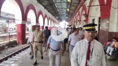 कोल: डीआरएम रेलवे ने अलीगढ़ जंक्शन रेलवे स्टेशन का निरीक्षण किया, खामियों को सुधारने के दिए निर्देश