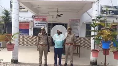 नौगावां सादात: नौगांवा थाना पुलिस ने चोरी व अन्य कई धाराओं में फरार चल रहे वारंटी को किया गिरफ्तार