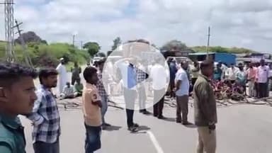 మహబూబ్ నగర్ అర్బన్: మహబూబ్ నగర్ జిల్లాలోని కోటకద్ర స్టేజ్ దగ్గర  167 జాతీయ రహదారిపై  యూరియా కోసం రైతులు ధర్నా