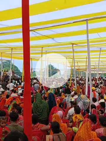 आज दिनांक 18/09/2025 के सारण जिले कटसा पंचायत के परागण में प्रशांत किशोर आए है बहुत भीड़ है