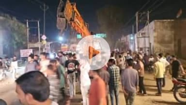 शामली: कुकर फैक्ट्री से साइकिल पर घर लौट रहे सिंभालका के श्रमिक की शामली के दिल्ली रोड पर क्रेन की टक्कर से मौत