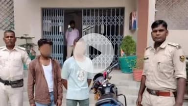 परसौनी: परसौनी पुलिस ने चोरी की मोटरसाइकिल के साथ दो चोरों को गिरफ्तार किया