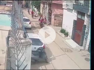 ਲੁਧਿਆਣਾ ਪੂਰਬੀ: ਸ਼ਿਮਲਾਪੁਰੀ ਲੁਧਿਆਣਾ ਵਿੱਚ ਦਿਨ ਦਿਹਾੜੇ ਸਾਈਕਲ ਸਵਾਰ ਦੀ ਲੁਟੇਰਿਆਂ ਵੱਲੋਂ ਕੀਤੀ ਗਈ ਲੁੱਟ, ਸੀਸੀਟੀਵੀ ਵੀਡੀਓ ਆਈ ਸਾਹਮਣੇ