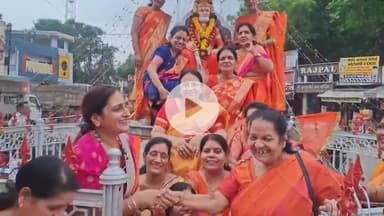 खंडवा नगर: अग्रसेन जयंती के अवसर पर रेलवे स्टेशन रोड स्थित प्रतिमा पर माल्यार्पण किया गया, महिलाएं मौजूद रहीं