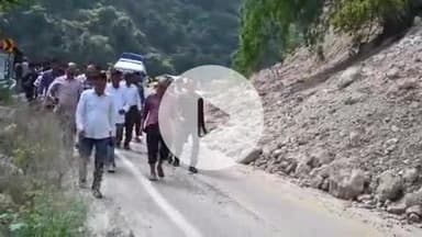 नरेन्द्रनगर: कैबिनेट मंत्री सुबोध उनियाल और डीएम टिहरी ने ऋषिकेश-चंबा मोटर मार्ग पर आपदा प्रभावित क्षेत्र का दौरा किया