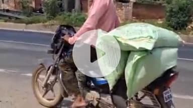 झांसी: कसोधन गांव के किसान ने मजबूरी में 1360 रुपए की खाद की बोरी 1600 रुपए में खरीदी, समय पर नहीं मिल रही खाद