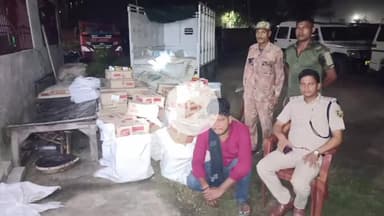 आरा: बिहिया चौराहा से 10 लाख की विदेशी शराब जप्त, पर्व के लिए यूपी से भोजपुर लाई जा रही थी, ड्राइवर गिरफ्तार