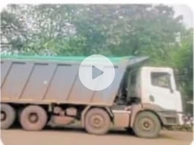 खालवा: रेत के डंपर पकड़े जाने पर गरमाया मामला, आशापुर चौकी के पास की घटना