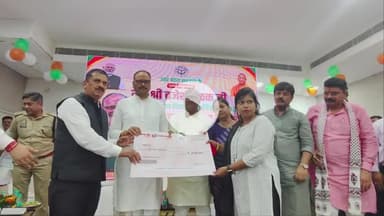 जौनपुर: कलेक्ट्रेट में डिप्टी सीएम ने प्रदर्शनी और सेल्फी प्वाइंट का उद्घाटन किया