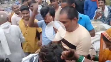 बेगूसराय: बस स्टैंड के पास चोरी के आरोप में युवक की लोगों ने की पिटाई, वीडियो वायरल