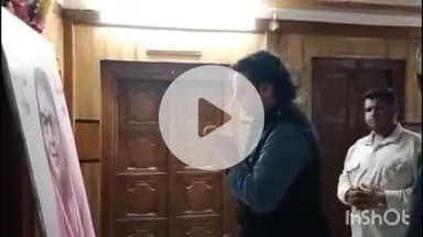 बुदनी: फिल्म अभिनेता आशुतोष राणा बकतरा पहुंचे, राजकुमार पटेल की स्वर्गीय माताजी को श्रद्धांजलि दी