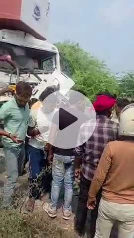 धौलपुर: सागर पाड़ा पुलिस चौकी के पास बॉर्डर पर खड़े डंपर से टकराया कंटेनर, ड्राइवर की हुई मौत