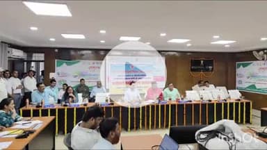 आरा: समाहरणालय सभागार में संसद की अध्यक्षता में जिला विकास समन्वय एवं निगरानी समिति (दिशा) की बैठक का आयोजन किया गया