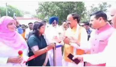 उप मुख्यमंत्री जी ने जिला स्तरीय अधिकारियों के साथ की समीक्षा बैठक, दिए आवश्यक दिशा निर्देश

गौशालाओं में गोवंशों को संर