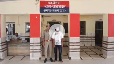 शामली: थानाभवन के मोहल्ला चौधरान पट्टी में दुकान के पास जानलेवा हमले की वारदात में 1 वांछित अभियुक्त को किया गया गिरफ्तार