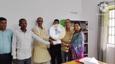 चंडी: बीडीओ ने प्रखंड कार्यालय में मृतक के आश्रित को पारिवारिक लाभ के तहत ₹20 हजार का चेक दिया