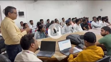 लोहरदगा: लोहरदगा पहुंचे सीएससी स्टेट हेड शंभू कुमार, कार्यशाला में दिए ऑनलाइन सुविधाएं उपलब्ध कराने के दिशा-निर्देश