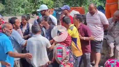 घाट: घर के अंदर मलबे में सीने से लिपटे जुड़वा बच्चों के शवों को देखकर ग्रामीण फफक-फफक कर रो पड़े