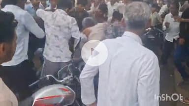 नीमच नगर: ग्राम रेवली देवली में बीमार मां को ले जा रहे युवक की जाम में पिटाई, ग्रामीणों का हंगामा