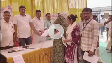 चूरू: विधायक हरलाल सहारण ने मोलीसर बड़ा और सहनाली छोटी के ग्रामीण सेवा शिविरों का किया अवलोकन, लाभार्थियों को मिले पट्टे