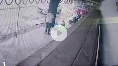 बदलापुर: भलुआही में एक व्यक्ति ने पड़ोसियों पर कार क्षतिग्रस्त करने का आरोप लगाया, घटना CCTV में कैद हुई