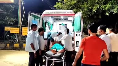 इटावा: भरथना इलाके में बाइक के कट लगने से गिरने से पति-पत्नी समेत 3 लोग घायल, अस्पताल में इलाज जारी है