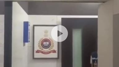 ગાંધીનગર: ગુડા બે લાંચિયા અધિકારી મકાનના વેઇટિંગ લિસ્ટમાં નામ જલ્દી લાવવા માટે 70000 ની લાંચ માંગતા ઝડપાયા