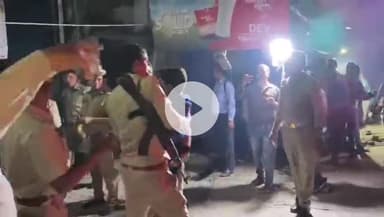 छिबरामऊ: काशीराम कालोनी में सिरफिरे आशिक से पुलिस ने बच्चे को सकुशल छुड़ाया, गोद में बच्चे को लेकर भागे पुलिस कर्मी