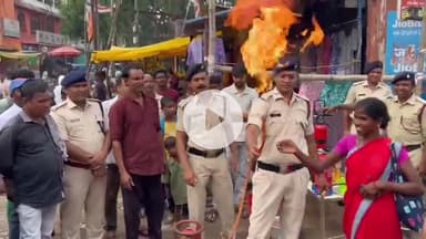 लोहरदगा: मैना बगीचा व बस स्टैंड पर मॉक ड्रिल आयोजित, अग्निशमन विभाग ने आग से बचाव की जानकारी दी