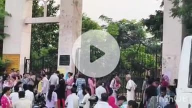 दौसा: दोसा में 4th क्लास भर्ती परीक्षा आज 17 सेंटरों पर होगी आयोजित, प्रवेश के लिए अभ्यर्थियों की लगी भीड़