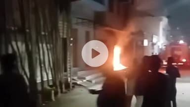 धनौरा: गजरौला में मोबिल ऑयल की दुकान में लगी भयंकर आग, लाखों रुपए का हुआ नुकसान