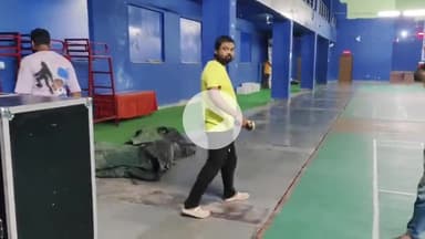 लाडपुरा: श्रीनाथपुरम स्टेडियम में दहशत: बैडमिंटन हॉल के गेट पर निकला 4 फीट लंबा जहरीला सांप, मचा हड़कंप