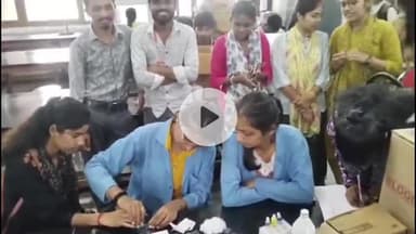 खंडवा नगर: खंडवा के पीएम कॉलेज ऑफ एक्सीलेंस में रक्तदान शिविर, छात्रों और प्राध्यापकों ने बढ़-चढ़कर लिया हिस्सा