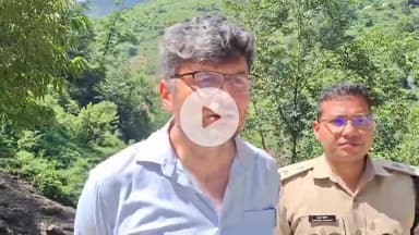 घाट: जिलाधिकारी संदीप तिवारी और पुलिस अधीक्षक सर्वेश पंवार आपदा प्रभावित क्षेत्र का लगातार कर रहे निरीक्षण